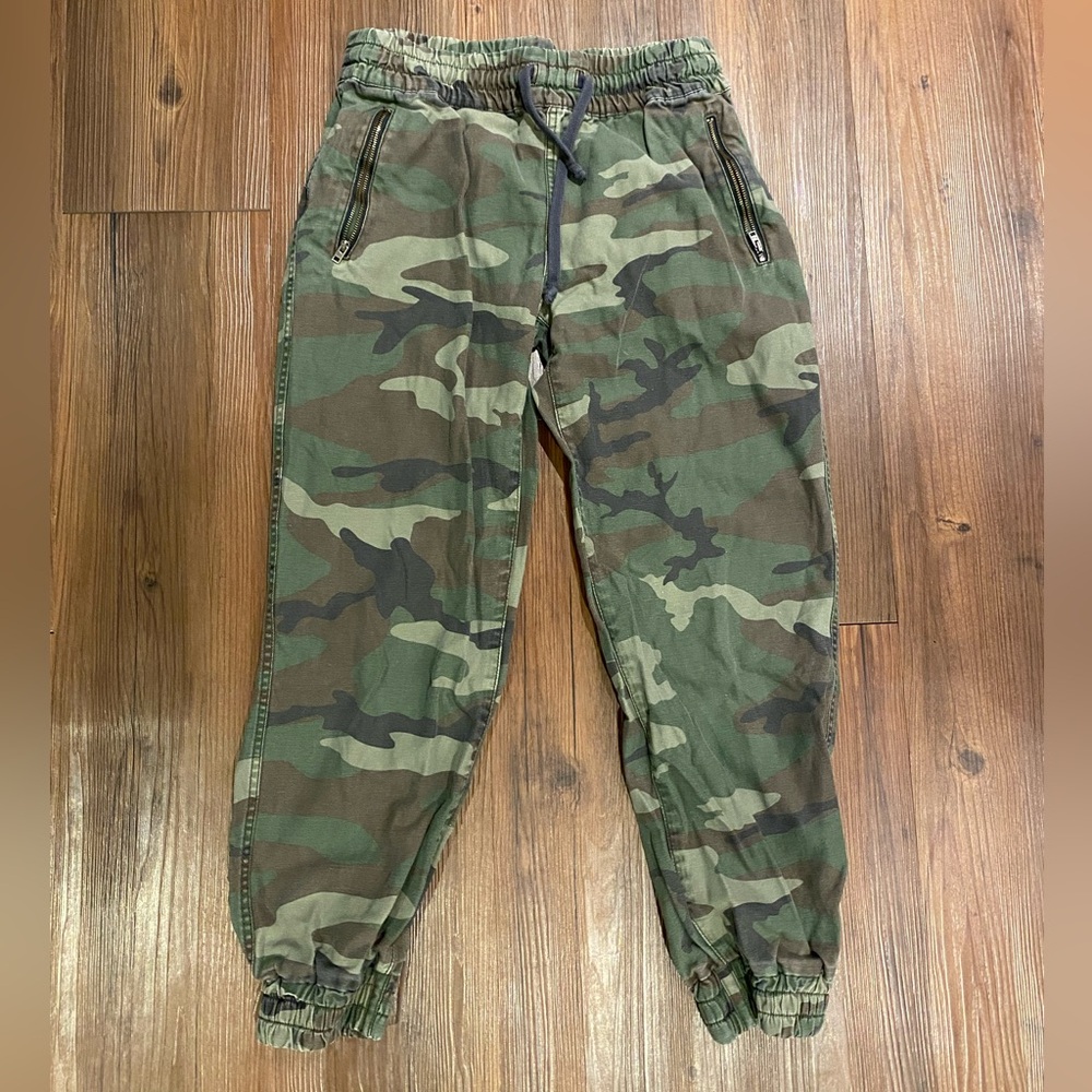 Aritzia TNA Camo Jogger Pants